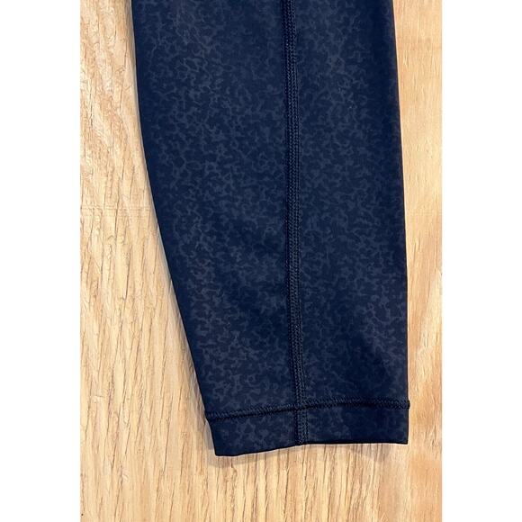 Athleta Black Ultimate Stash Pocket Embossed 7/8 Tight Side/Waist Pocket Size XS - Picture 4 of 16